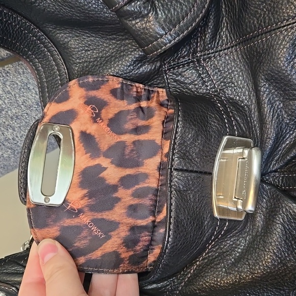 B. Makowsky Black Leather Shoulder Bag With Animal Print Lining - Picture 6 of 14